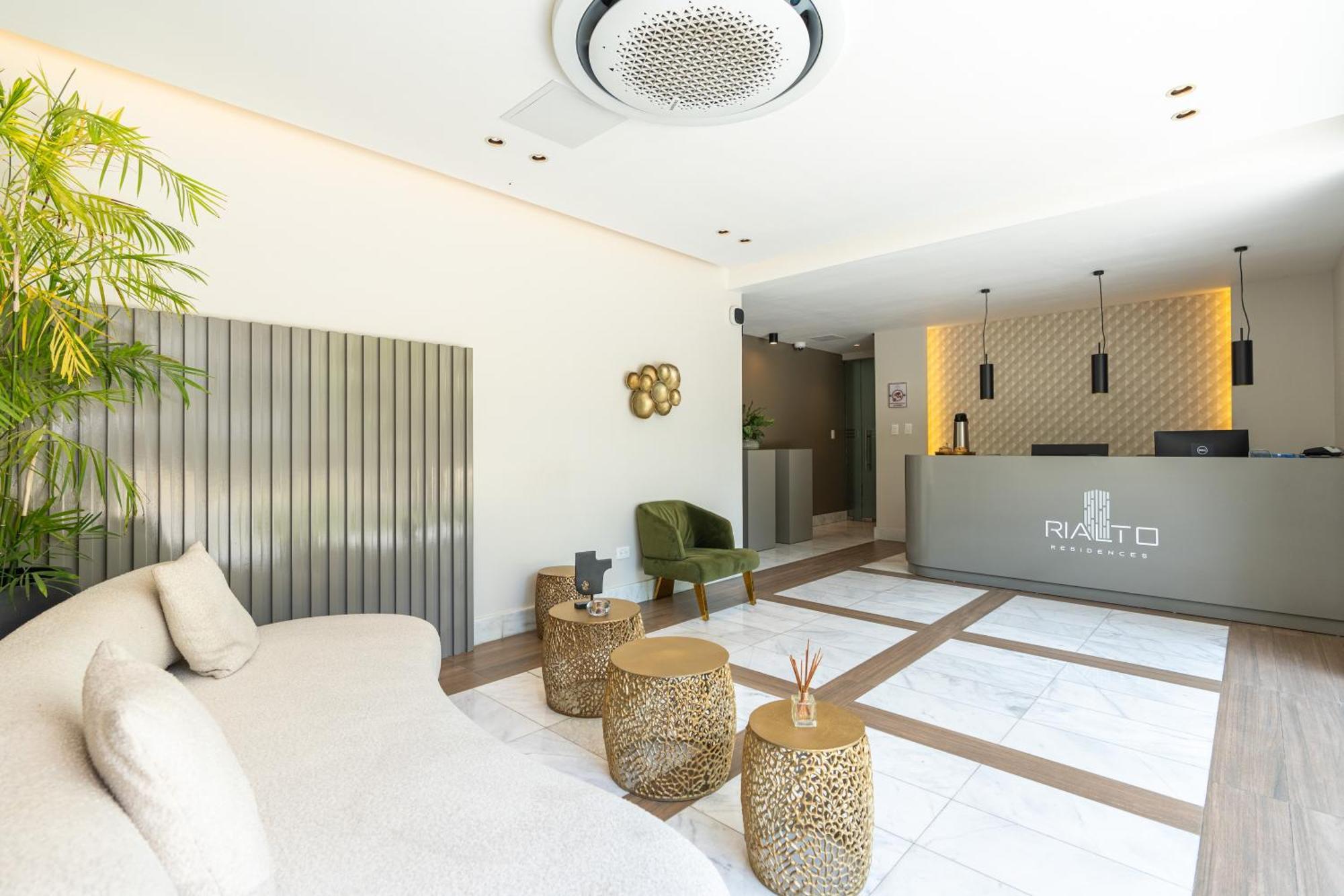Modern Luxury Condo With Rooftop Pool & Gym Сантьяго-де-лос-Кабальерос Экстерьер фото