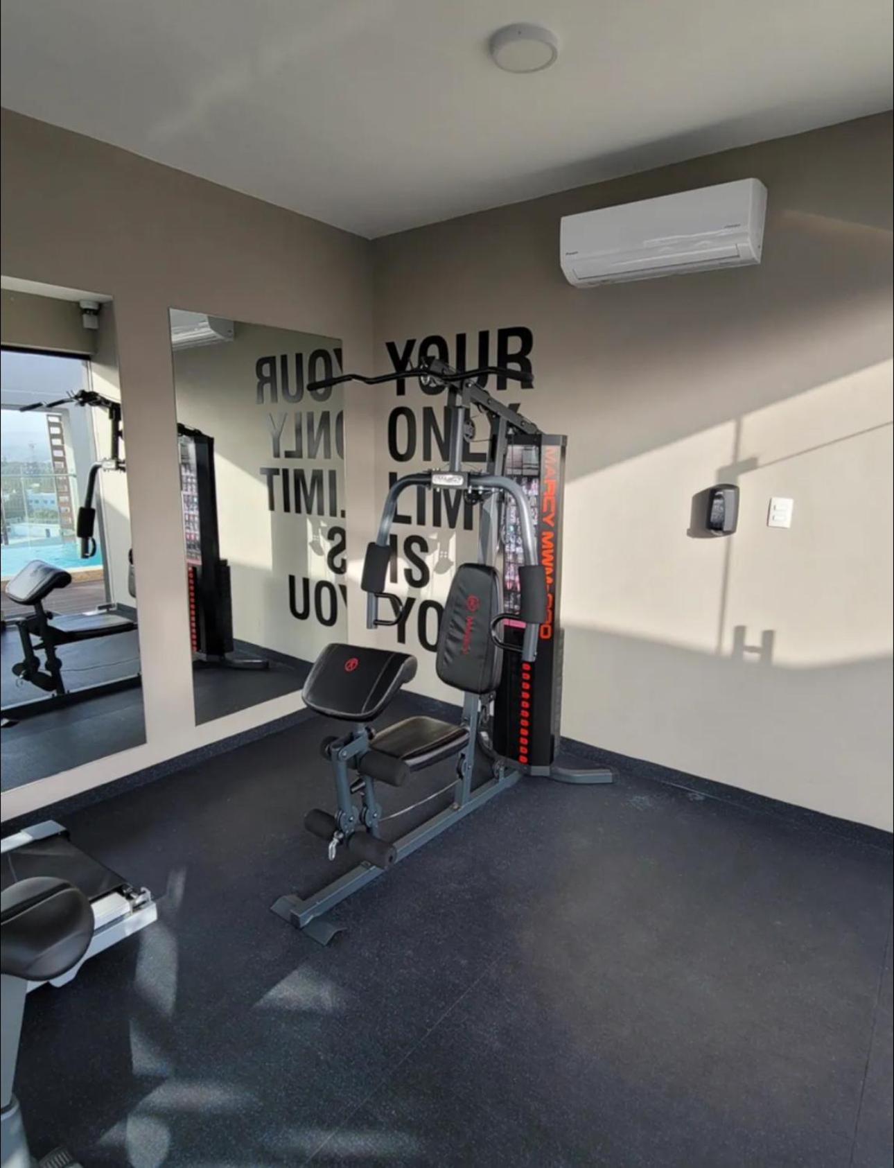 Modern Luxury Condo With Rooftop Pool & Gym Сантьяго-де-лос-Кабальерос Экстерьер фото